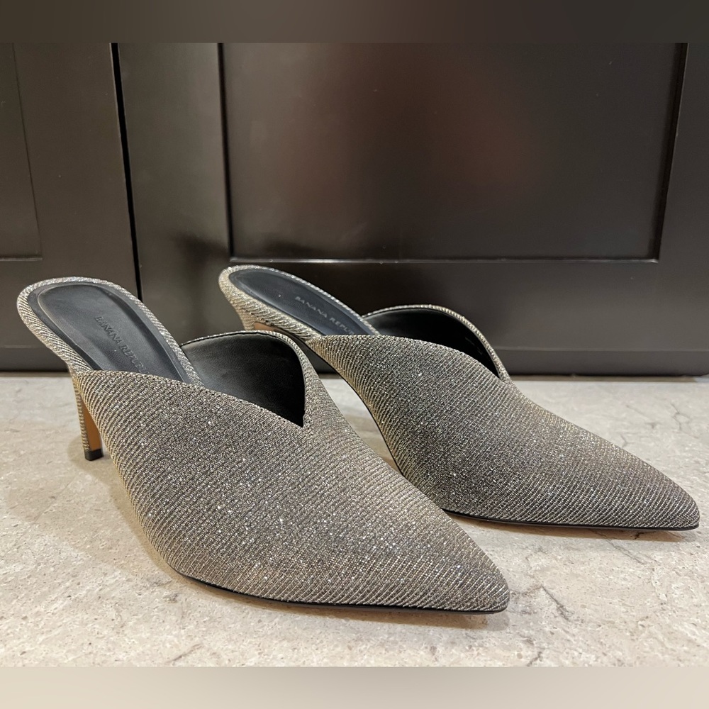 NIB Banana Republic Deep Vamp Pump Mule size 9.